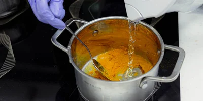 Как покрасить яйца натуральными красителями: пошаговые инструкции с фото