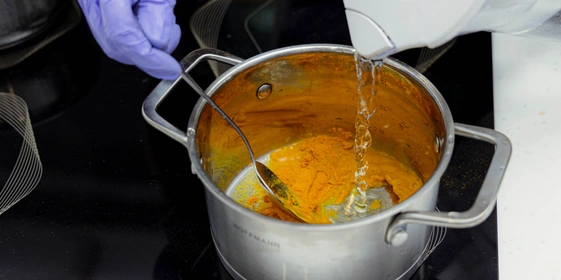 Как покрасить яйца натуральными красителями: пошаговые инструкции с фото