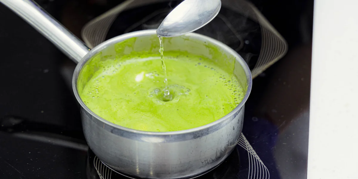 Как покрасить яйца натуральными красителями: пошаговые инструкции с фото