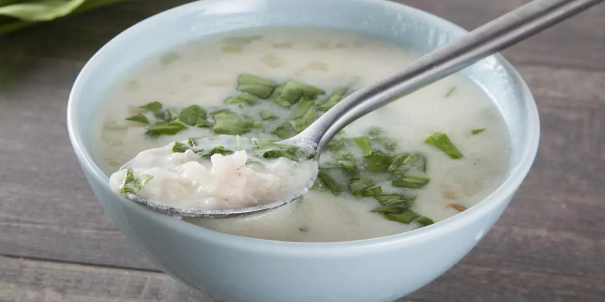 Кисломолочный суп с рисом и зеленью