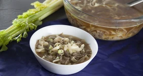 Утиный суп с лапшой и вешенками