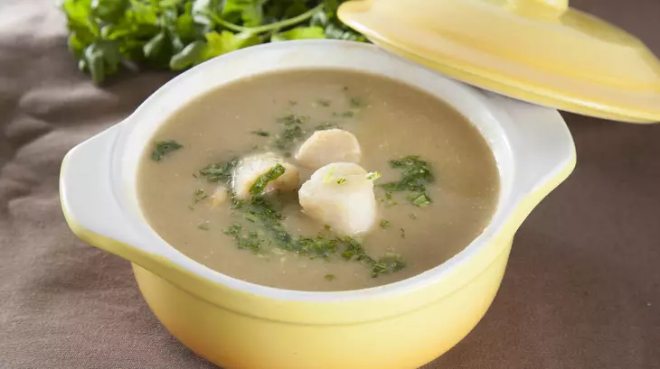 Крем-суп с пореем и гребешками