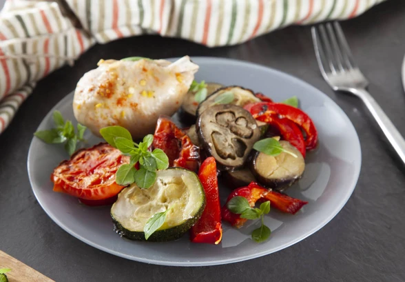 Куриные ножки с запеченными овощами