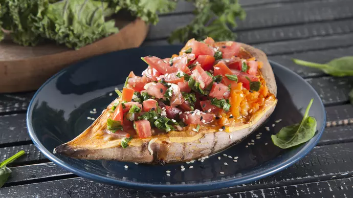 Печеный батат со свежей начинкой