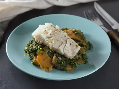 Филе трески с бататом и шпинатом