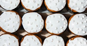 Как пекут куличи и пасхальные кексы на хлебозаводе в Рузе