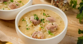 Суп с фрикадельками и сельдереем