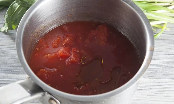Весенняя закуска из черемши с томатами, шаг 1/2