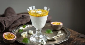 Мусс горгонзола-маракуйя