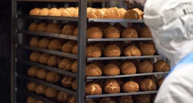 С брусникой и карамелью: как готовят французские пирожные шу