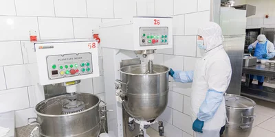 Некоторые покупатели пишут нам, что хотят запеканку без сахара. Технологи «Про вкус» экспериментировали с такой, добавляли сахарозаменители, например стевию. На вкус получилось своеобразно, поэтому пока продолжают готовить по-прежнему