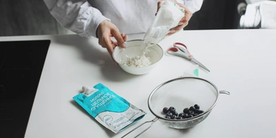 «Меня триггерят вкусняшки»: что в холодильнике у Саши Жарковой