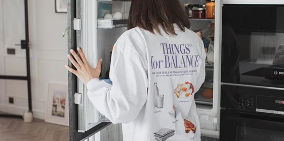 «Меня триггерят вкусняшки»: что в холодильнике у Саши Жарковой