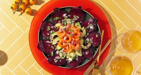 Карпаччо из свёклы с форелью