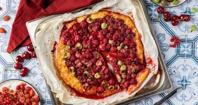 Пироги с дачными ягодами: клубникой, вишней, смородиной и другими