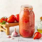 Солёные помидоры в&nbsp;томатном соке с&nbsp;чесноком