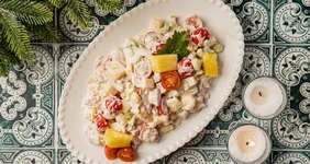 Салат с копчёной курицей и ананасом