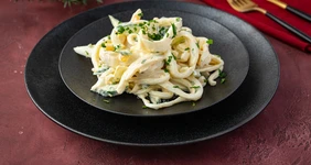 Салат с кальмаром, яйцом и огурцом