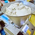 Пышная, сырная и с леопардовым бортом: как производят замороженную неаполитанскую пиццу