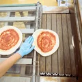 Пышная, сырная и с леопардовым бортом: как производят замороженную неаполитанскую пиццу