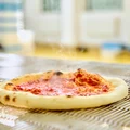 Пышная, сырная и с леопардовым бортом: как производят замороженную неаполитанскую пиццу