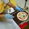 Пышная, сырная и с леопардовым бортом: как производят замороженную неаполитанскую пиццу