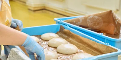 Пышная, сырная и с леопардовым бортом: как производят замороженную неаполитанскую пиццу