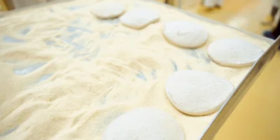 Пышная, сырная и с леопардовым бортом: как производят замороженную неаполитанскую пиццу