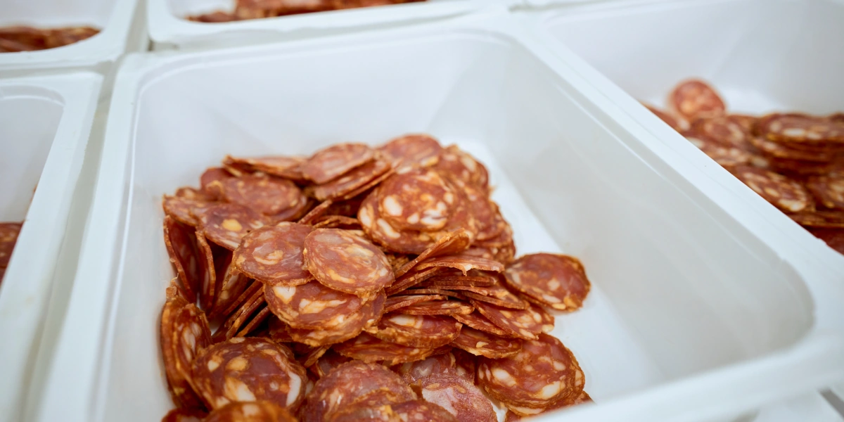 Пышная, сырная и&nbsp;с&nbsp;леопардовым бортом: как производят замороженную неаполитанскую пиццу