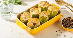 Кабачки в духовке с фаршем и сыром
