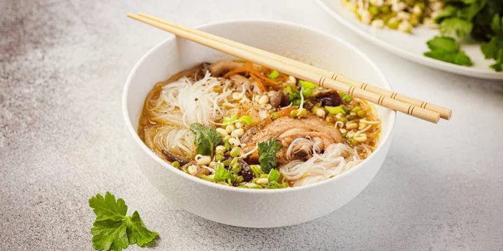 Рецепты из фунчозы: с курицей, овощами, грибами — 7 вариантов на любой вкус