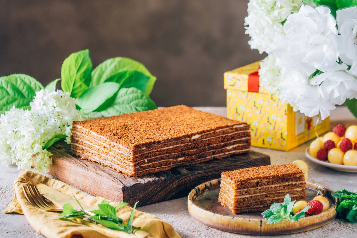 Теперь и торты на заказ