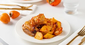 Курица с картофелем и хурмой