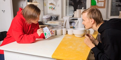 Манго против снегодождя: мы сделали мерч вместе с «Антон тут рядом»