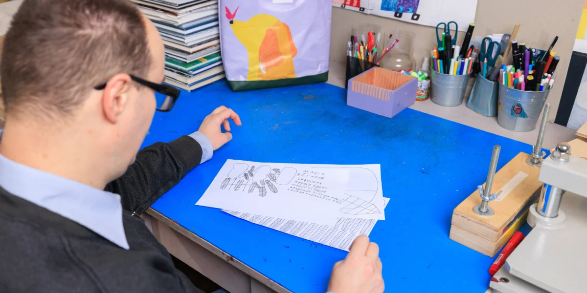 Манго против снегодождя: мы сделали мерч вместе с «Антон тут рядом»