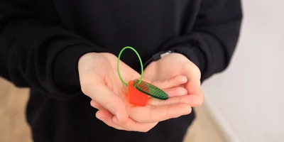 Манго против снегодождя: мы сделали мерч вместе с «Антон тут рядом»