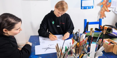 Манго против снегодождя: мы сделали мерч вместе с «Антон тут рядом»