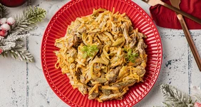 Рецепты мясных салатов: сытные, праздничные и повседневные