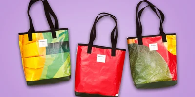 Манго против снегодождя: мы сделали мерч вместе с «Антон тут рядом»