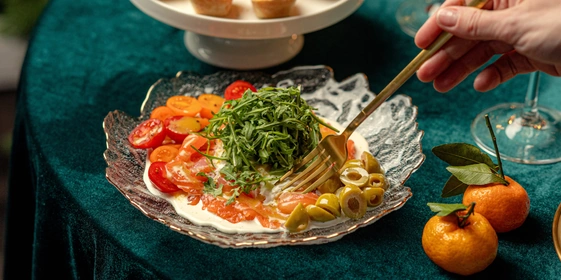 Лена, мы всех опросили: готовим новогодний стол, меню для которого выбрали вы