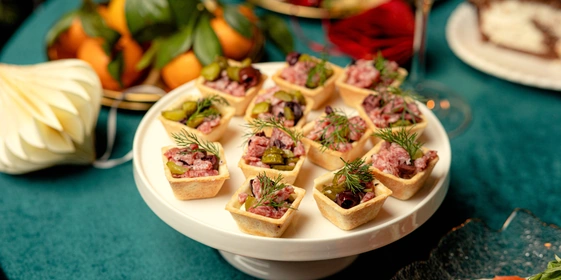 Лена, мы всех опросили: готовим новогодний стол, меню для которого выбрали вы