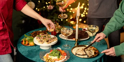 Лена, мы всех опросили: готовим новогодний стол, меню для которого выбрали вы