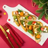 Брускетты с&nbsp;моцареллой и&nbsp;соусом песто