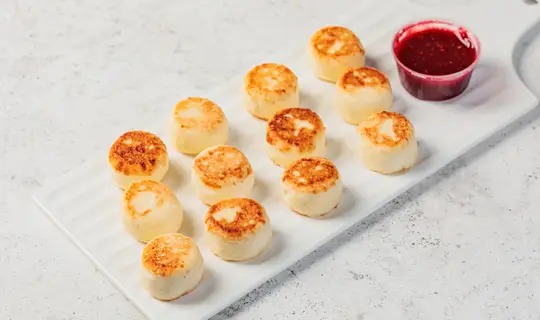 Сырники мини с ягодным соусом, 12шт