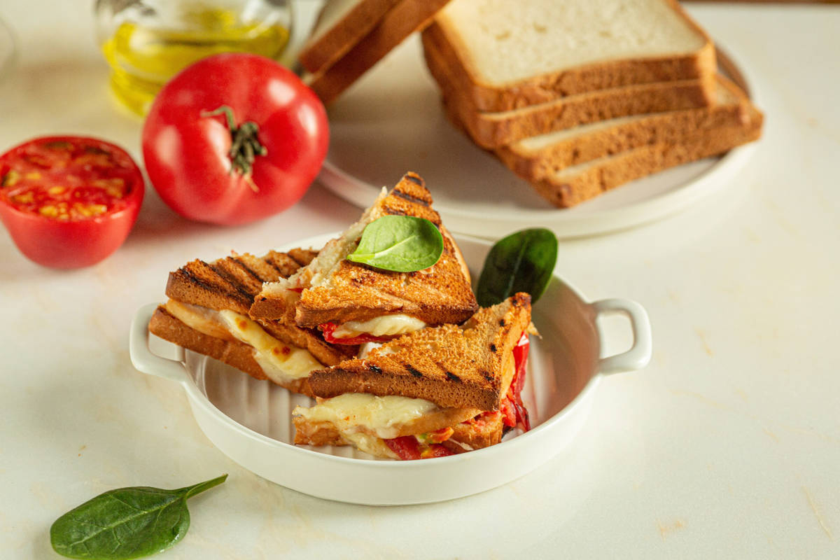 Горячий тост с курицей и сыром, пошаговый рецепт с фото