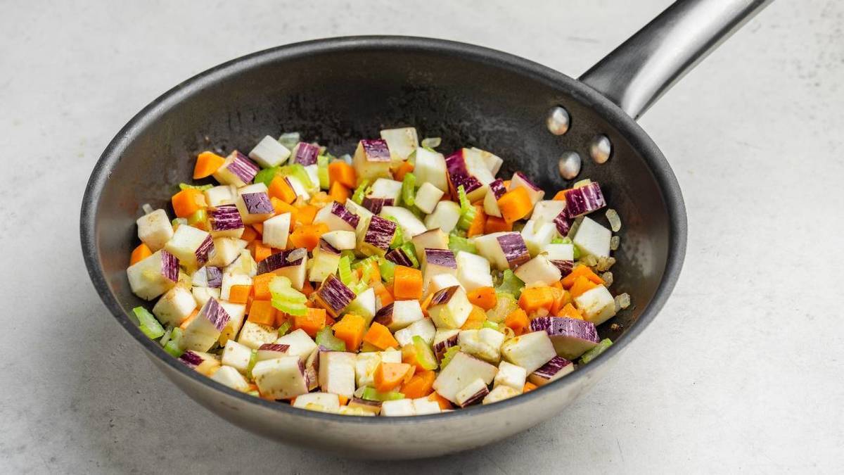 Гуляш из говядины с пряными овощами, пошаговый рецепт с фото
