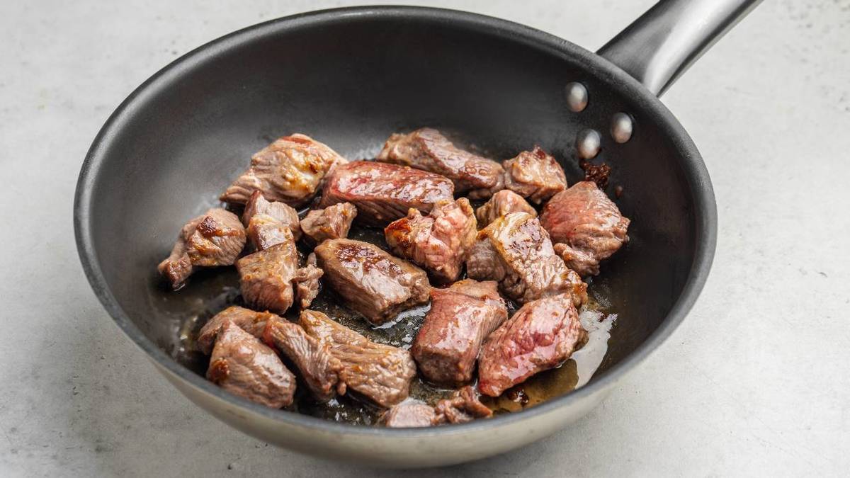Гуляш из говядины с пряными овощами, пошаговый рецепт с фото