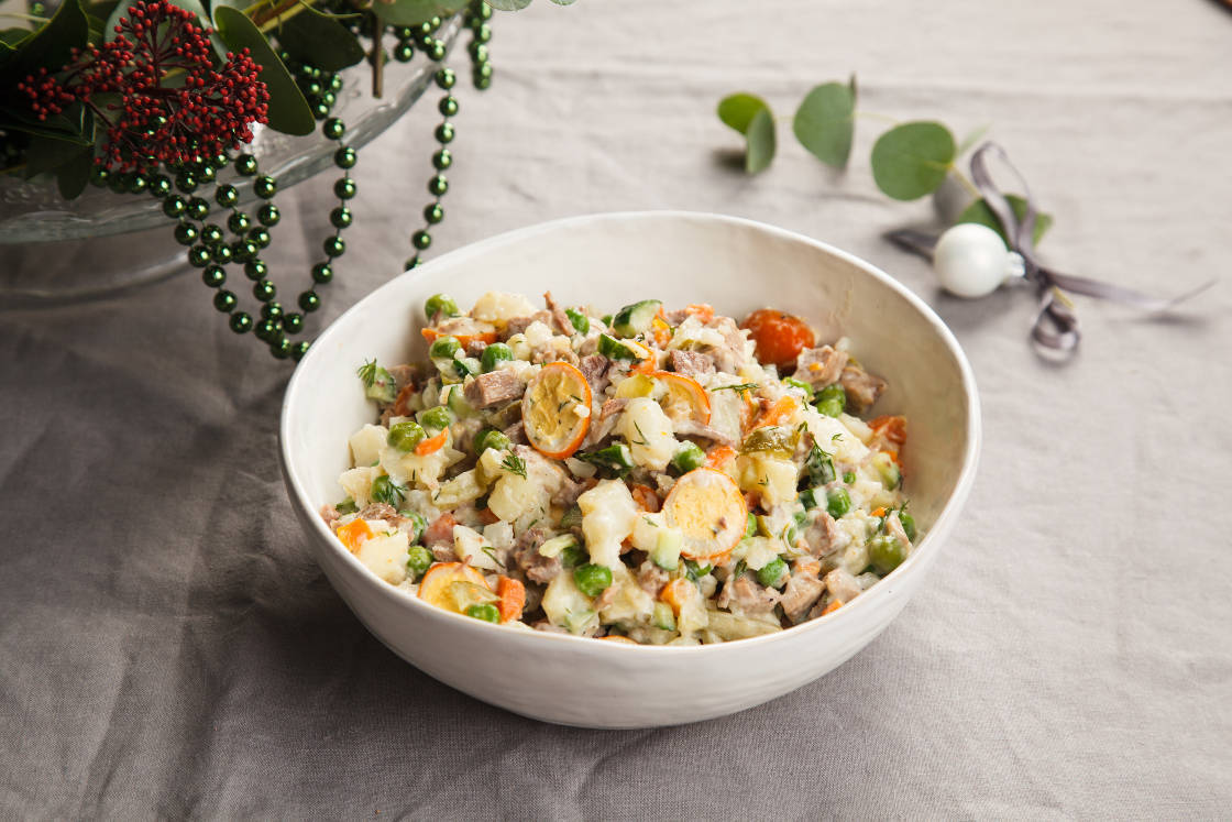 Оливье с копчёными яйцами и языком