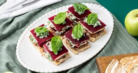 Башенки из свеклы с сельдью