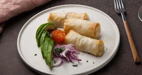 Макрурус в фило с авокадо